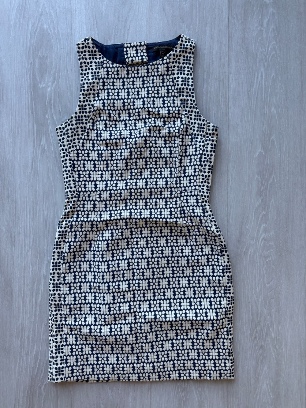 Banana Republic Sleeveless Navy and Cream Patterned Sheath Dress